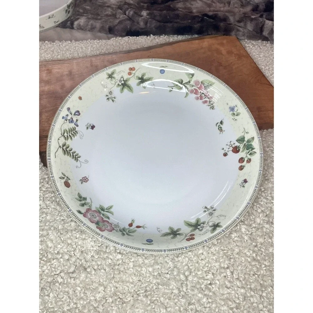 Wedgwood Fleur Fine China Rimmed Soup‎ Pasta Bowl Floral Strawberry 1997 Japan